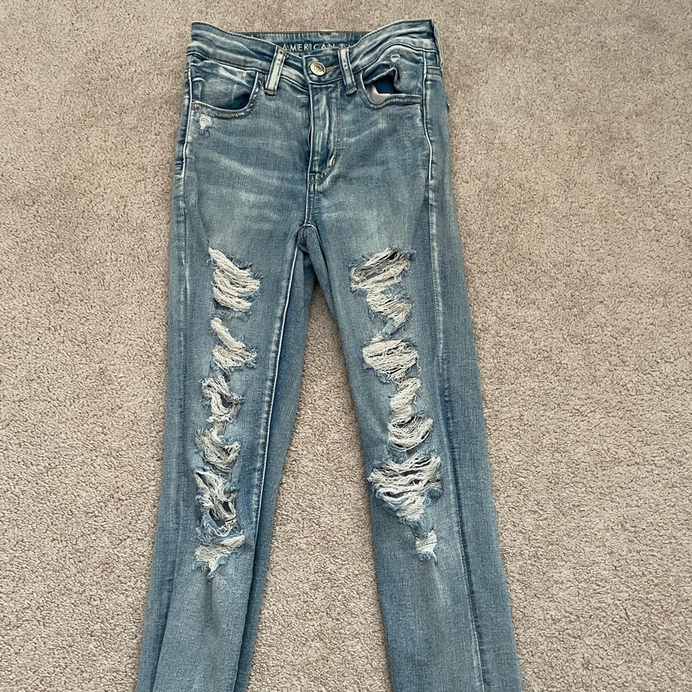 Like new! American Eagle ripped jeans